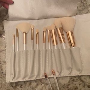 La Beauté Soi Makeup Brush Set from Causebox